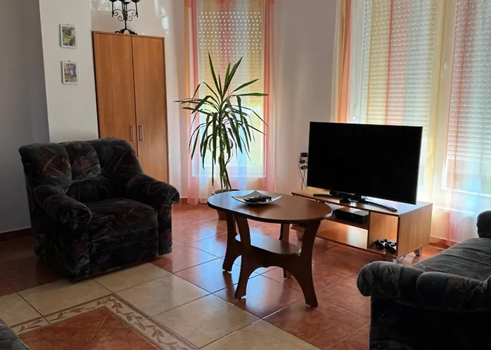 Blanka Vendeghaz Apartment *